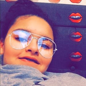 Meet your Posher, Dakota